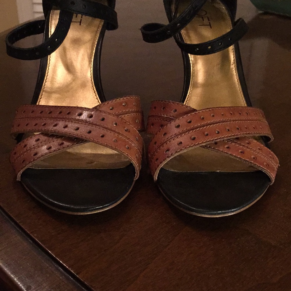 Ann Taylor Loft black& tan black/brown/3”wood heel